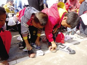 “爱心冬鞋”再起航 温暖山里娃脚丫(图)