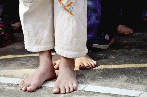 “爱心冬鞋”再起航 温暖山里娃脚丫(图)